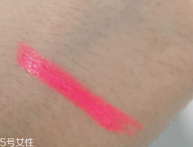 蘭芝V型唇膏01號色是什么樣的？淡粉色很溫婉