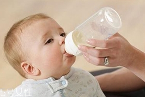 如何逐漸減少母乳的次數(shù)？轉(zhuǎn)移注意力很管用