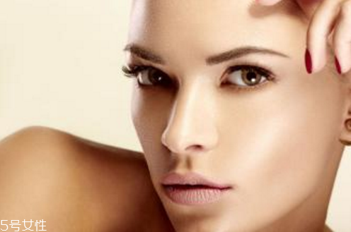 激光縮毛孔有風(fēng)險(xiǎn)嗎？美容儀器使用需謹(jǐn)慎