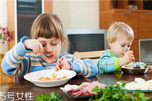 兒童進(jìn)補(bǔ)該注意什么？進(jìn)補(bǔ)需適當(dāng)