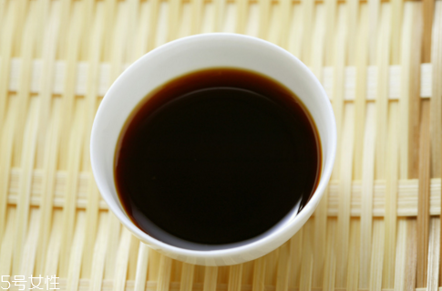 點(diǎn)痣以后可以化妝嗎？點(diǎn)痣后醬油不宜多吃