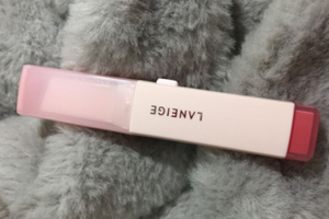 蘭芝V型唇膏01號(hào)色是什么樣的？淡粉色很溫婉