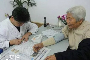 冬天老人容易犯哪些病？低溫易誘發(fā)5種病