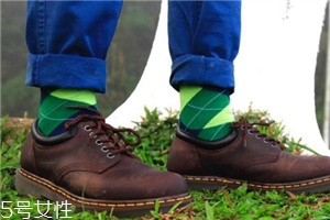 瘋馬皮沾上油漬怎么辦？這種皮質(zhì)千萬不能碰油