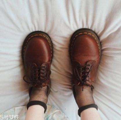 瘋馬皮沾上油漬怎么辦？這種皮質(zhì)千萬不能碰油