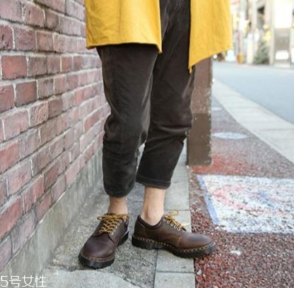 瘋馬皮沾上油漬怎么辦？這種皮質(zhì)千萬不能碰油