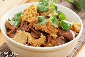 牛雜不能和什么一起吃 四類(lèi)食物不宜搭配食用