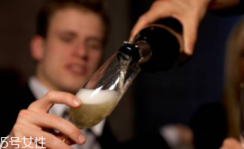 喝酒都會導致哪些癌癥？消化道最先遭殃