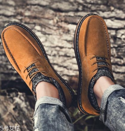 瘋馬皮變黑怎么處理？將英倫復(fù)古風(fēng)進(jìn)行到底