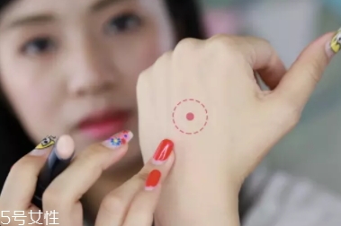 遮瑕棒和遮瑕液哪個(gè)好？遮瑕力度有區(qū)別