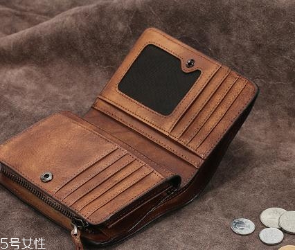 植鞣皮怎么保養(yǎng)？復(fù)古風(fēng)必備的錢(qián)包款式