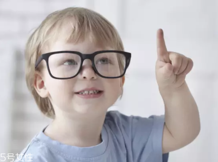 經(jīng)常用眼吃什么？多吃綠色和黃色食物