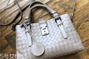 bv葆蝶家包包一般多少錢？意大利經(jīng)典品牌