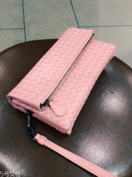 bv葆蝶家包包一般多少錢？意大利經典品牌