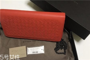 bv葆蝶家包包怎么樣？引領(lǐng)潮流的編織結(jié)構(gòu)