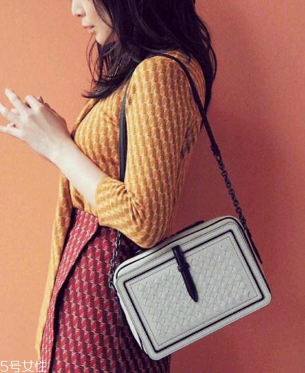 bv葆蝶家包包怎么樣？引領(lǐng)潮流的編織結(jié)構(gòu)