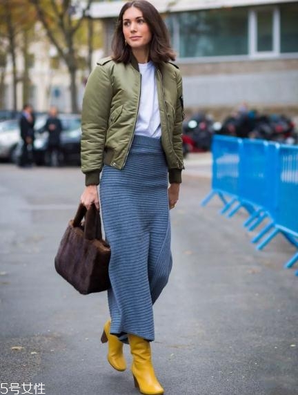 冬季半身裙怎么搭配？這樣穿時(shí)尚又藏肉