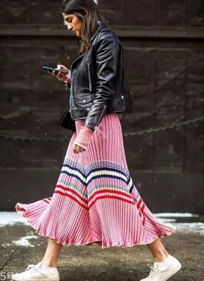 冬季半身裙怎么搭配？這樣穿時(shí)尚又藏肉