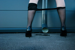 女人憋尿有什么壞處？女性憋尿危害大