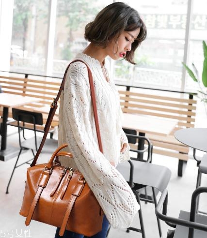 油蠟皮和牛皮哪個好？歲月沉淀的經(jīng)典之作