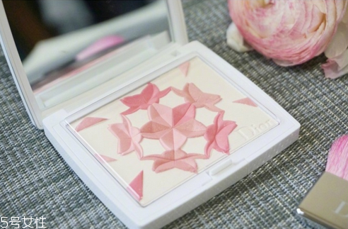 迪奧春季限定櫻花腮紅好用嗎？顏值即正義