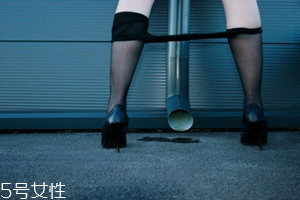 女人憋尿有什么壞處？女性憋尿危害大