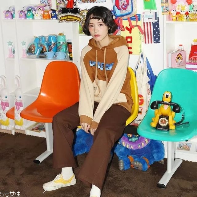 秋冬衛(wèi)衣怎么搭配 6種搭配時尚一季 秋冬衛(wèi)衣怎么搭配 6種搭配時尚一季