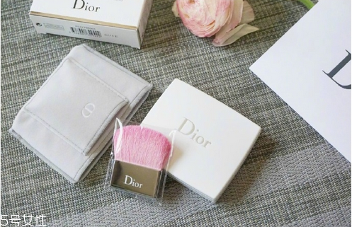 迪奧春季限定櫻花腮紅好用嗎？顏值即正義