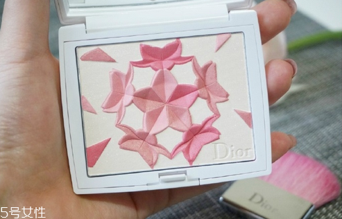 迪奧春季限定櫻花腮紅好用嗎？顏值即正義