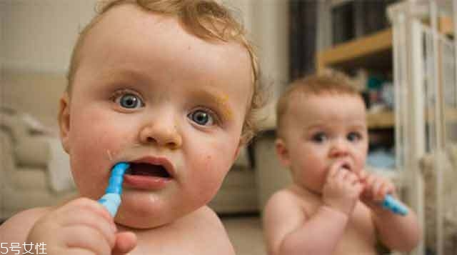 怎樣應(yīng)對(duì)寶寶口臭問(wèn)題？體內(nèi)外調(diào)節(jié)是關(guān)鍵