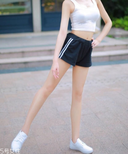 哪些原因讓腿型變差？蹺二郎腿是主因