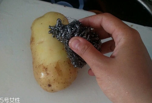 去土豆皮的注意事項(xiàng)？四大注意事項(xiàng)需警惕