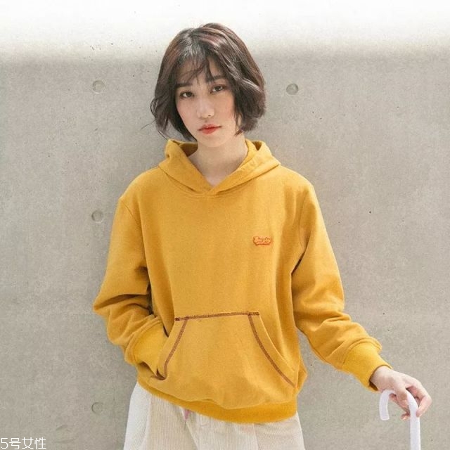 秋冬衛(wèi)衣怎么搭配 6種搭配時尚一季 秋冬衛(wèi)衣怎么搭配 6種搭配時尚一季