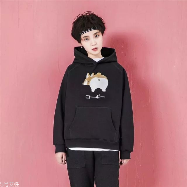 秋冬衛(wèi)衣怎么搭配 6種搭配時尚一季 秋冬衛(wèi)衣怎么搭配 6種搭配時尚一季