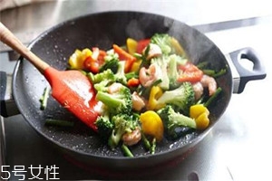 怎么炒菜能省油？教你5個(gè)小妙招