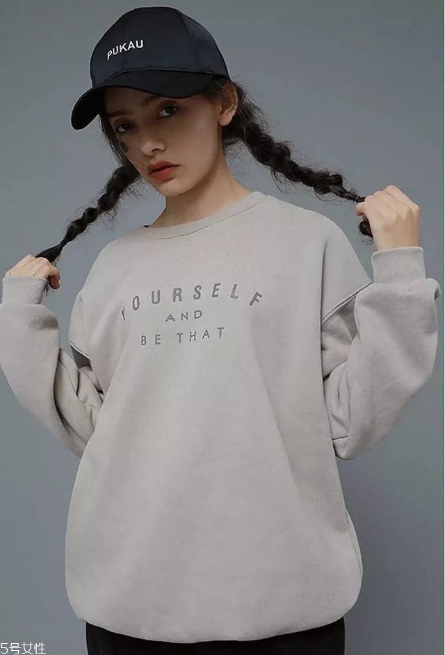 秋冬衛(wèi)衣怎么搭配 6種搭配時尚一季 秋冬衛(wèi)衣怎么搭配 6種搭配時尚一季