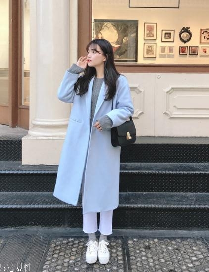 藍色大衣搭配什么鞋子？優(yōu)雅氣質(zhì)盡顯