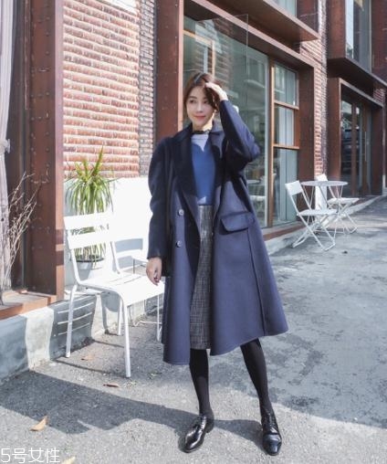藍色大衣搭配什么鞋子？優(yōu)雅氣質(zhì)盡顯