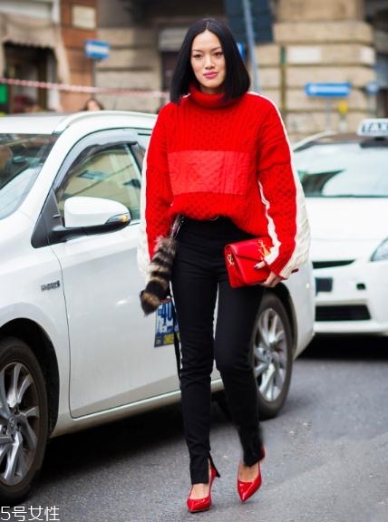 大紅色包包怎么搭配？新年就要紅紅火火