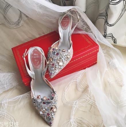 rene caovilla是什么檔次？無數(shù)女人的夢幻水晶鞋