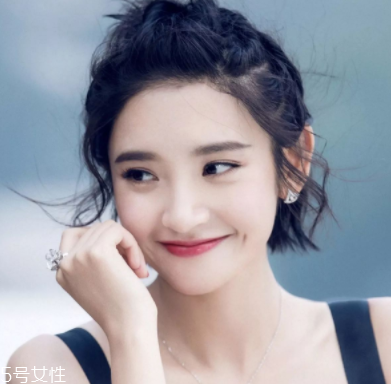 2018開年爆款色莓果紫，怎么涂更美？