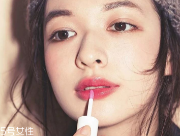 2018開年爆款色莓果紫，怎么涂更美？