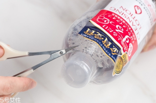 卸妝水凍住了還可以用嗎？怎么化凍卸妝水最合適