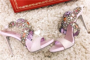 rene caovilla鞋子偏碼嗎？英國(guó)皇室的欽點(diǎn)品牌