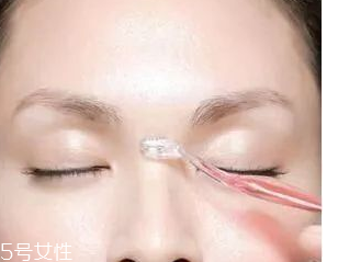 眉型為什么很奇怪？眉頭沒畫好