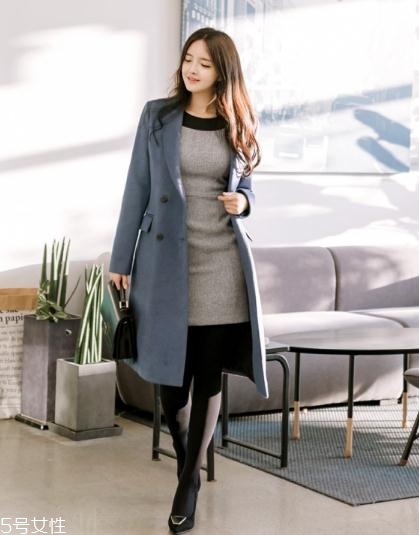 藍(lán)色大衣里面搭配什么？這樣穿更優(yōu)雅