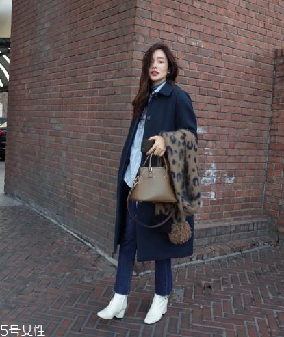 藍(lán)色大衣里面搭配什么？這樣穿更優(yōu)雅