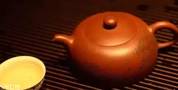 茶垢含有哪些物質(zhì)？主要成分是碳氧元素