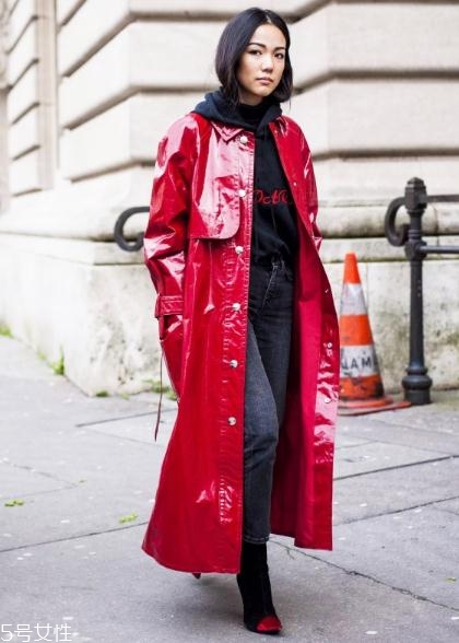 大紅色大衣里面要配什么好看？不同內(nèi)搭不同風(fēng)格
