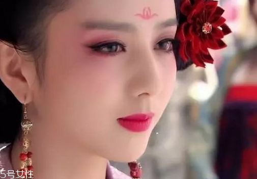 兔子腮紅怎么畫才可愛？中年少女必備腮紅畫技